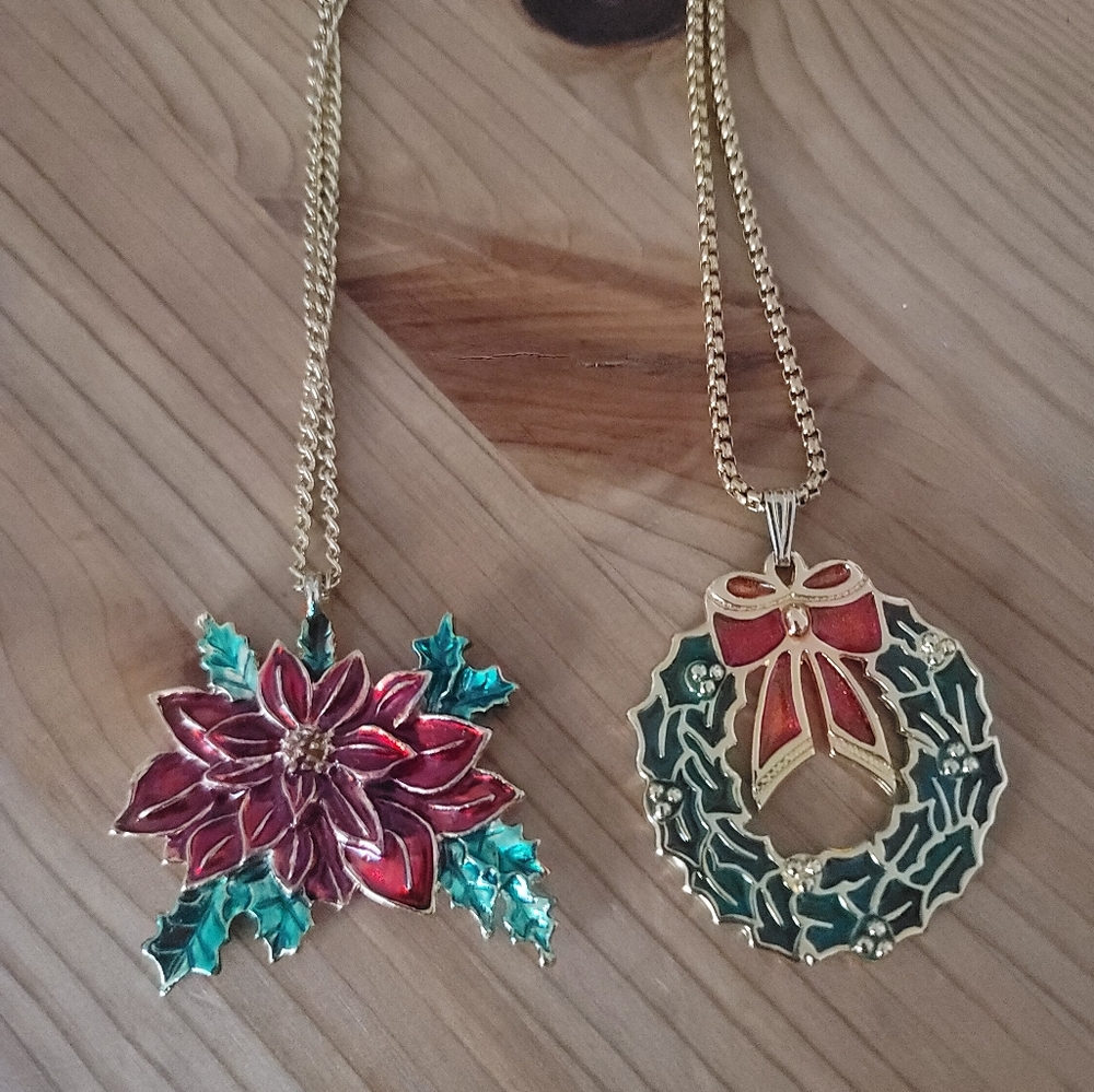 Lot of 2 holiday necklaces.